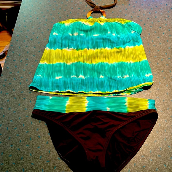 La Blanca Bikini - Picture 1 of 7